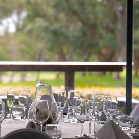 Mercure Bunbury Sanctuary Golf Resort Bagian luar foto