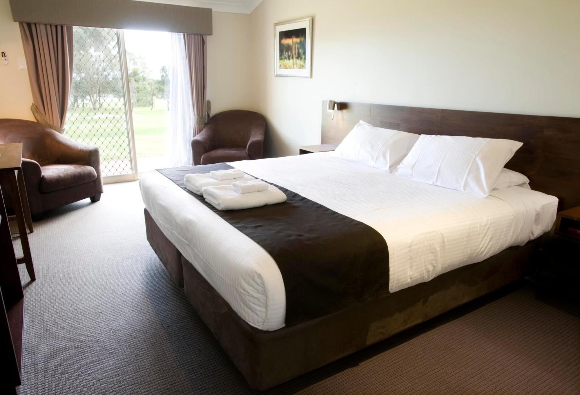 Mercure Bunbury Sanctuary Golf Resort Bagian luar foto