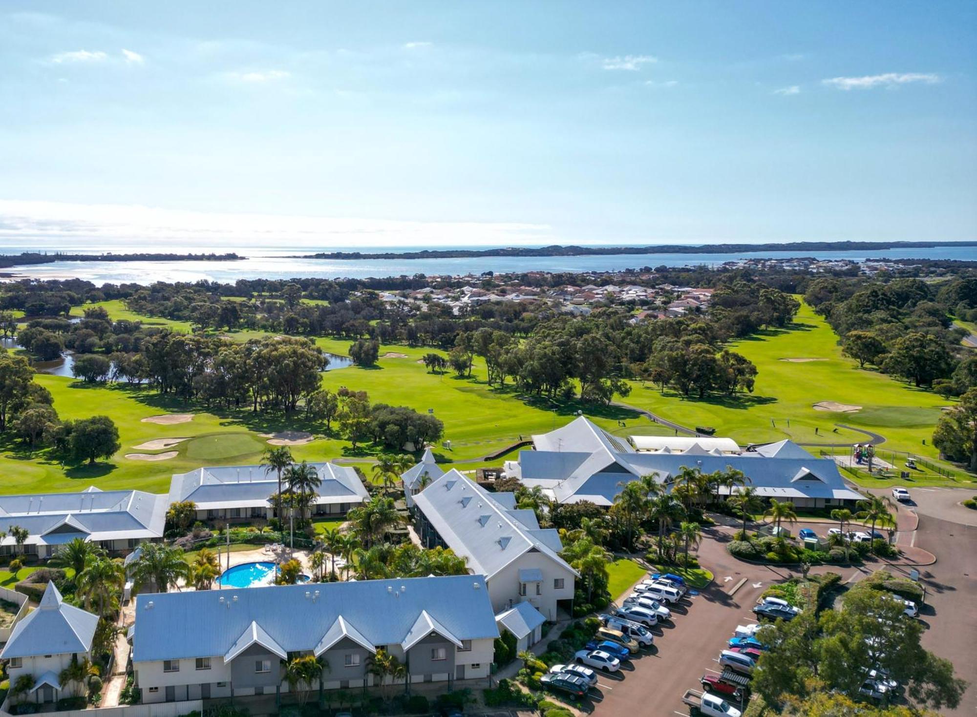 Mercure Bunbury Sanctuary Golf Resort Bagian luar foto