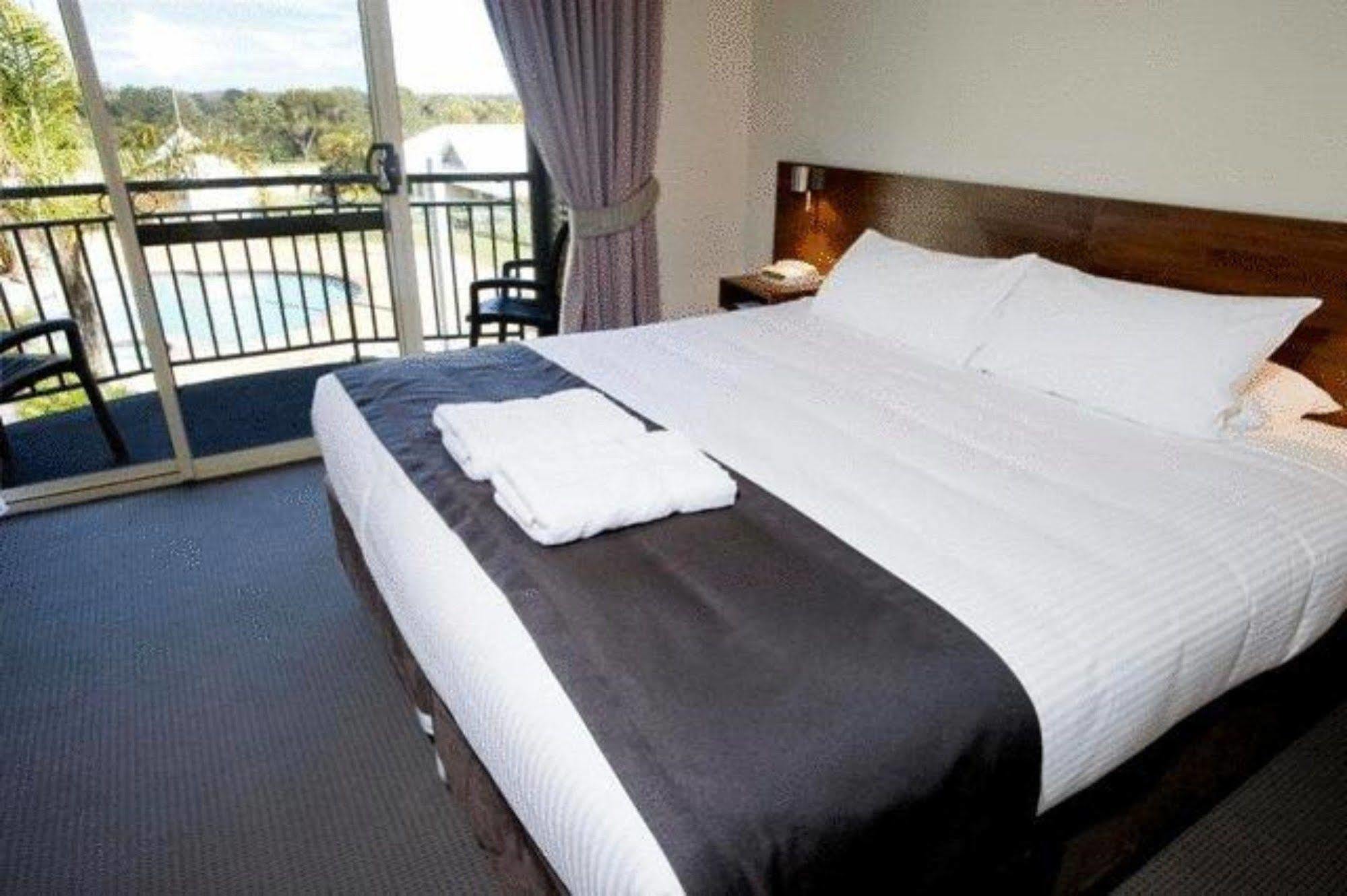 Mercure Bunbury Sanctuary Golf Resort Bagian luar foto
