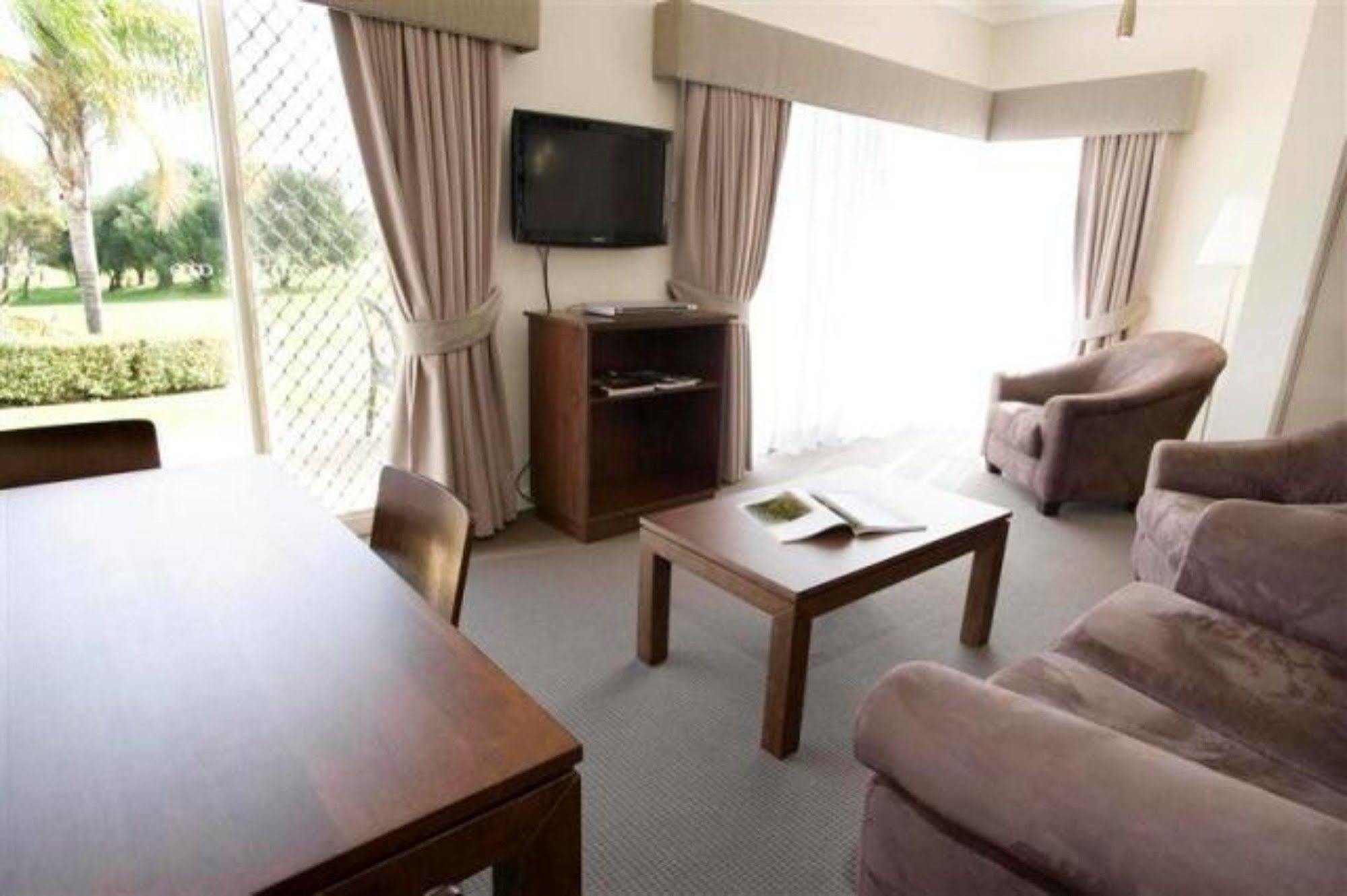 Mercure Bunbury Sanctuary Golf Resort Bagian luar foto