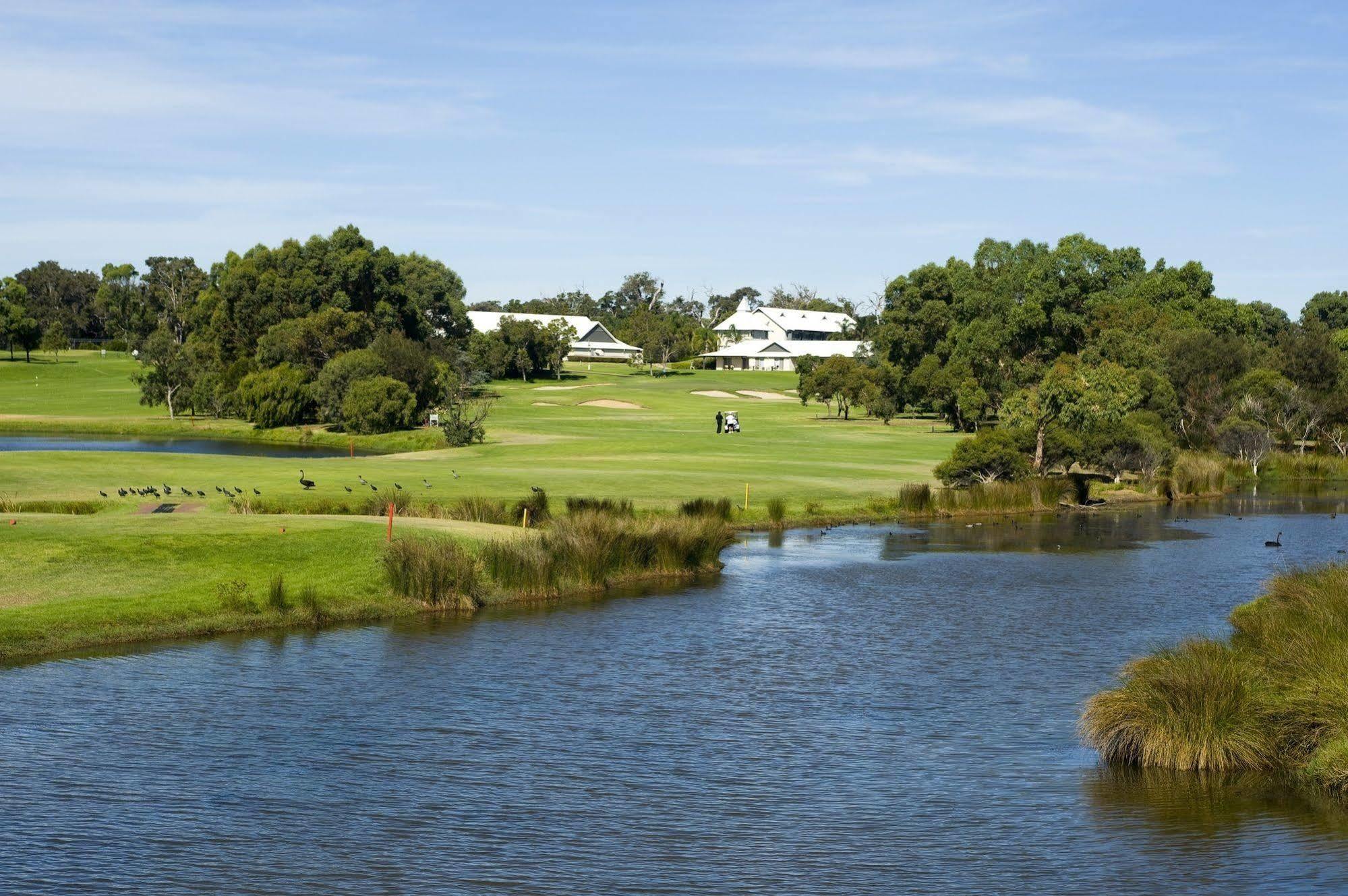 Mercure Bunbury Sanctuary Golf Resort Bagian luar foto