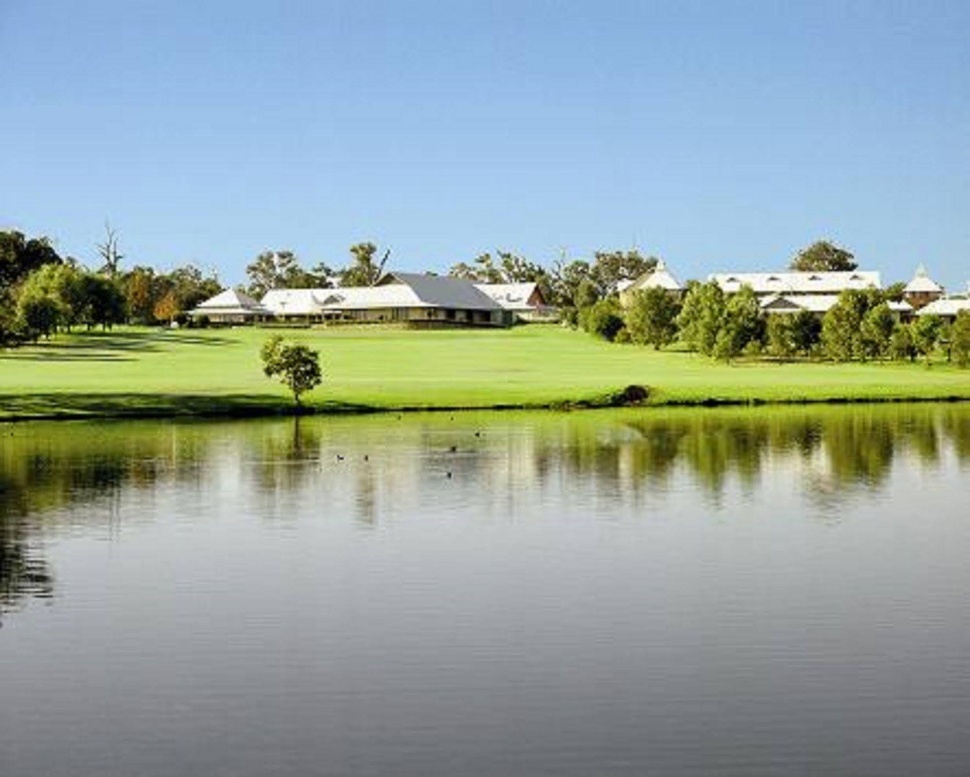Mercure Bunbury Sanctuary Golf Resort Bagian luar foto
